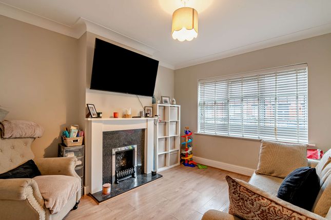 33, Laurel Terrace, Pudsey photo 2