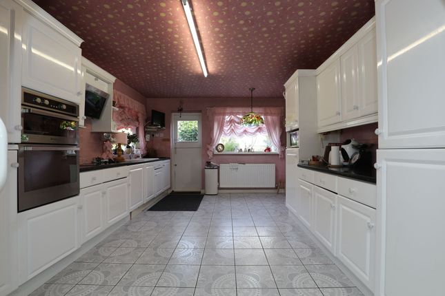 Cottage for sale in Groesfaen, Pontyclun