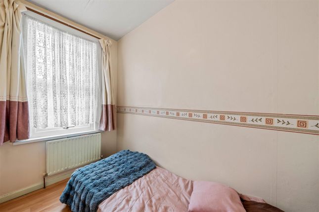 77, Estcourt Road, London photo 4