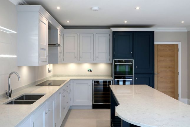 12, Baring Crescent, Buckinghamshire photo 2