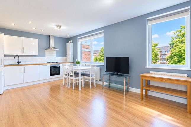 1-bed flat on Flat 14, Park House 643-651 Staines Road, Feltham, £180,000