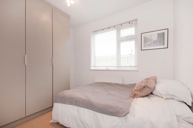 16B, Jessamine Road, London photo 3