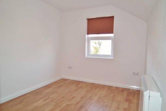 Flat 2, Coombe Road, New Malden photo 2