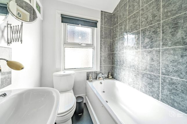 End terrace house for sale in Limes Road, Croydon