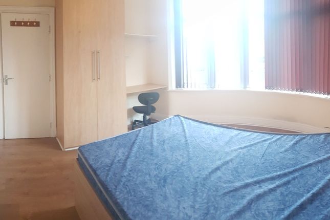 3 Lathom Road, Manchester photo 4