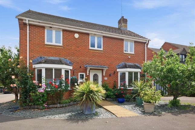 4-bed house on 28, Liederbach Drive, Verwood, £475,000