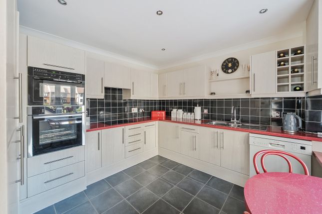 28 Moorhead Court,, Channel Way, Southampton photo 4