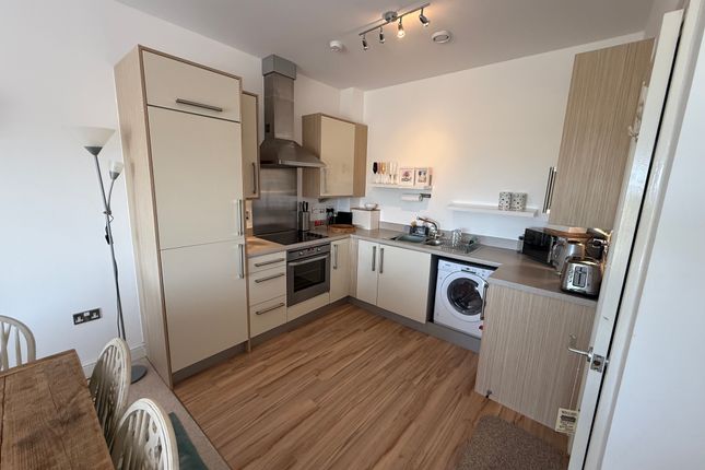 Flat 2, Llanelli photo 5