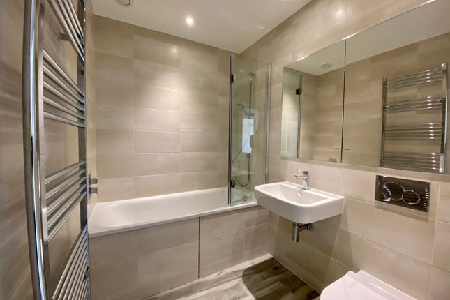 16 Thistle House,, Emerald Avenue, Hampshire photo 4