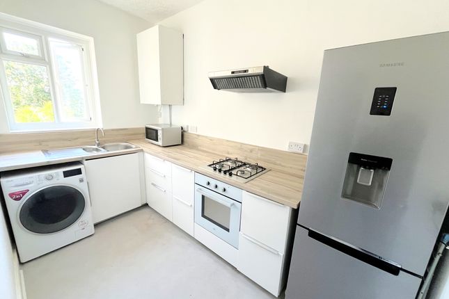 55, flat 4, Finchley Road, Westcliff-on-Sea photo 5