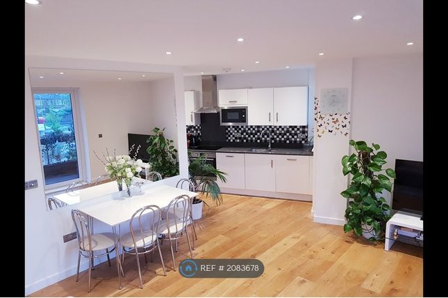 Thumbnail Flat to rent in Commerell Street, London