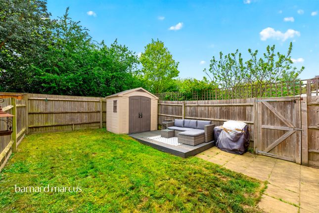 4, Meadow Close, Dorking photo 2