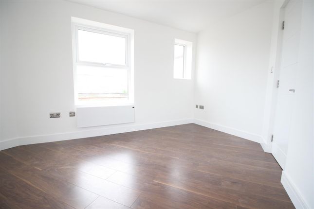 Flat to rent in Old Bank Apartments, Victoria Road, Netherfield, Nottingham