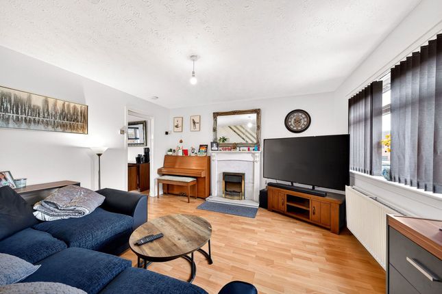 34 Blenheim Place, Larbert photo 3
