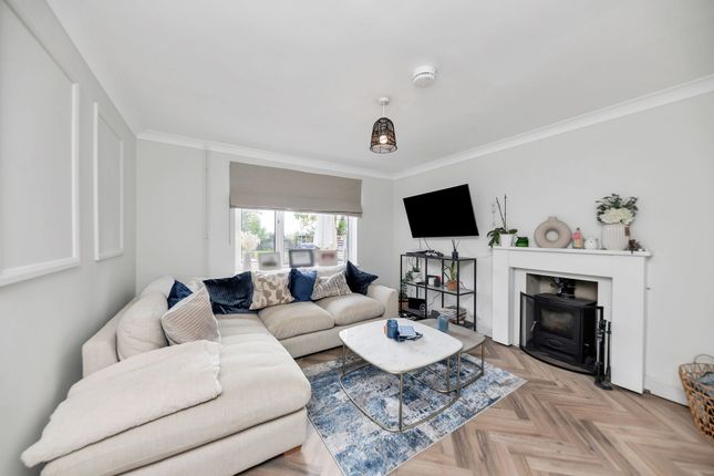 30 Meadowcroft Way, Royston photo 4