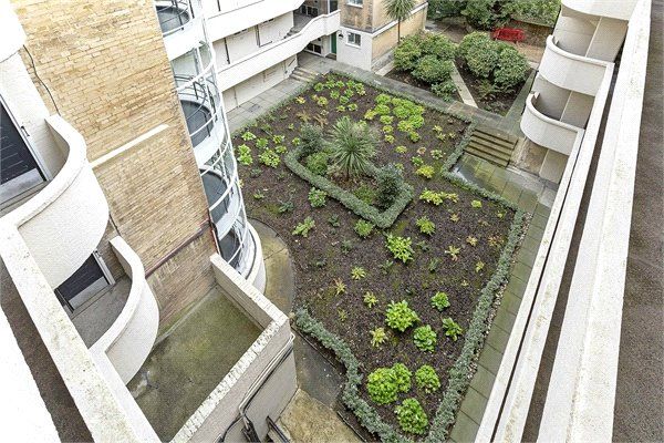 Flat for sale in Wellesley Court, Maida Vale, London