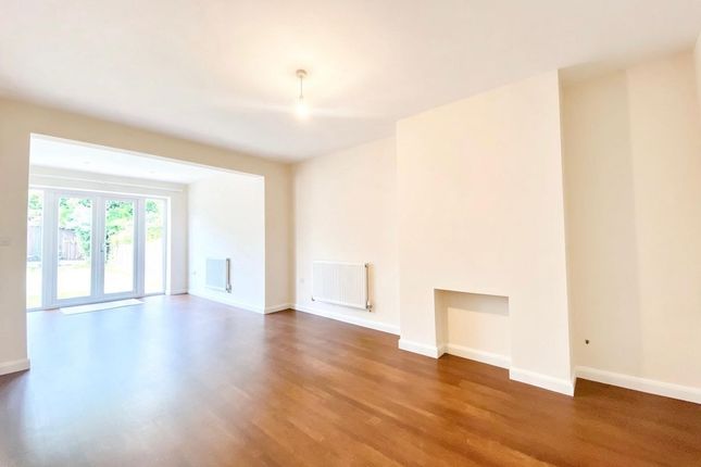 11 Rossall Close, Hornchurch photo 2