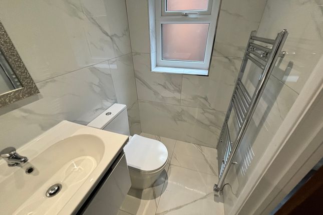 22, LEICESTER photo 3