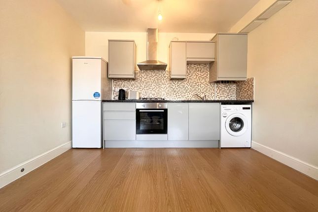 Flat 2 8 Hessel Street, London photo 5