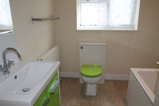 Flat 1, 5 Plum Lane, LONDON photo 5