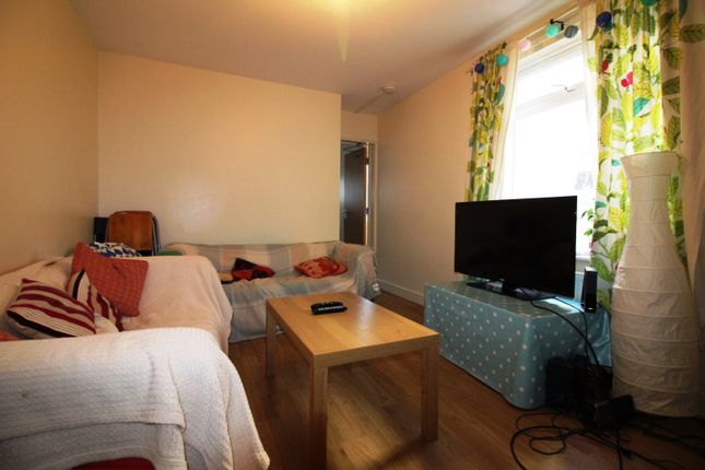 5-bed terraced on 7, Malefant Street, Cardiff, £2,675/mo