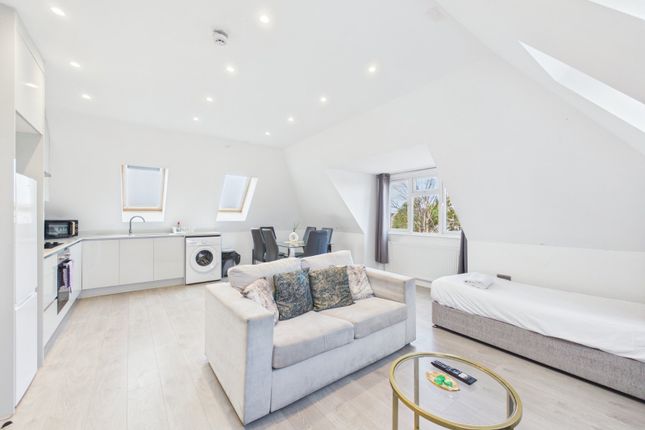 Flat 5, 2B,, Desford Way, Surrey photo 2