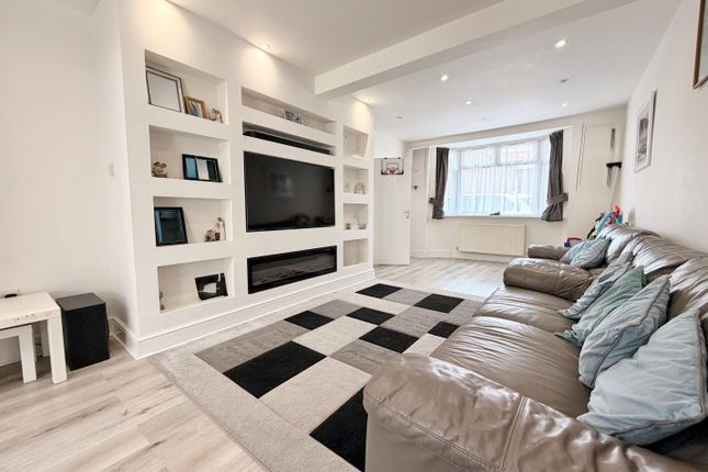 35, GRESHAM DRIVE, CHADWELL HEATH, ESSEX photo 4