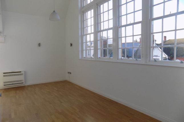 Flat to rent in Croft Road, Hastings