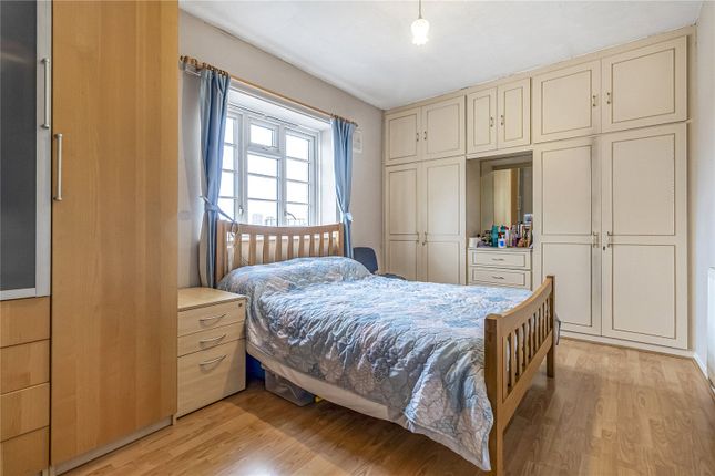 Flat 6, John Dwight House,, Carnwath Road, London photo 4