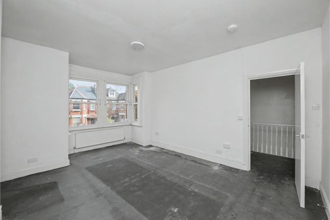 9 Flat 1 & 2, Avenue Road, Isleworth photo 3