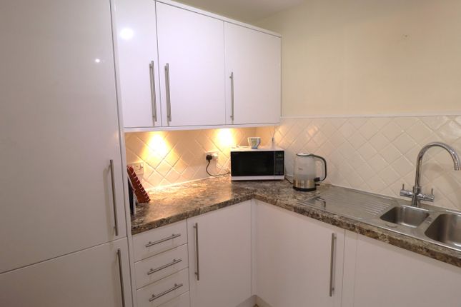 Aston Place, Hart Road, Benfleet photo 4