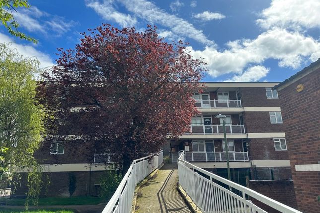 401, Longbanks, Harlow photo 3