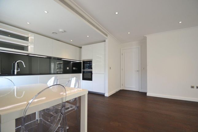 Flat for sale in Carnwath Road, Fulham