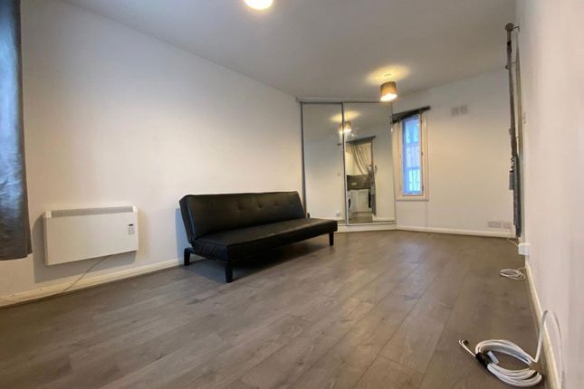 53, Stephensons Court, Slough photo 4