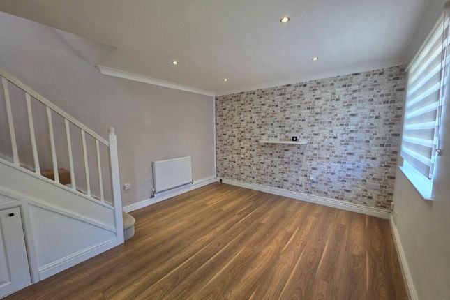 8, Swindon photo 3