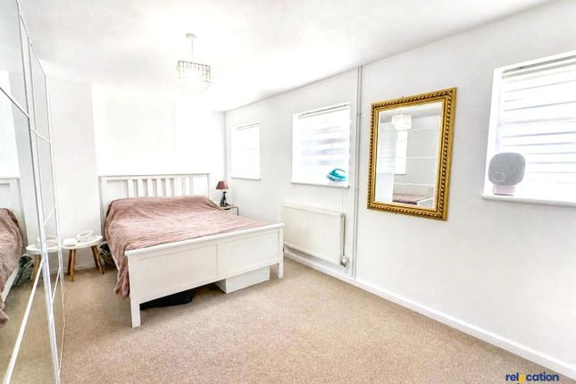 21 Carleton Road, Waltham Cross photo 3