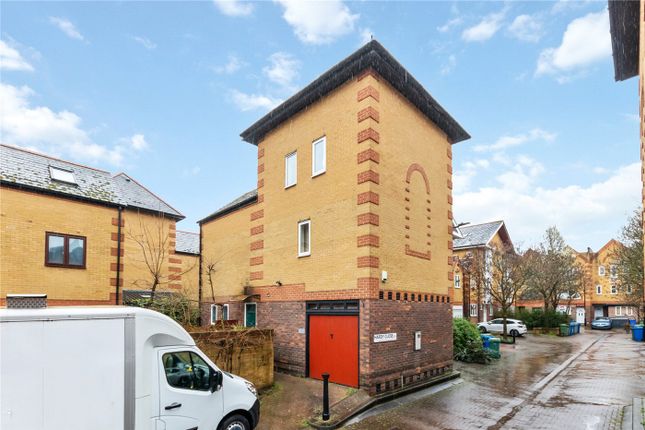 Thumbnail Detached house for sale in Middleton Drive, London