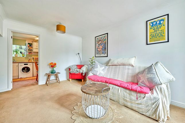 28, Lion Meadow, Haverhill photo 4