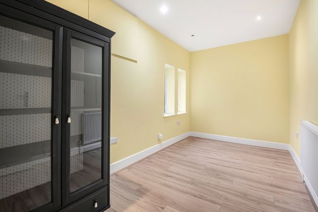 29, Cavendish Drive, Edgware photo 4