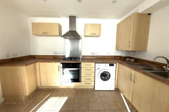2, Glovers Hill Court, Rugeley photo 2