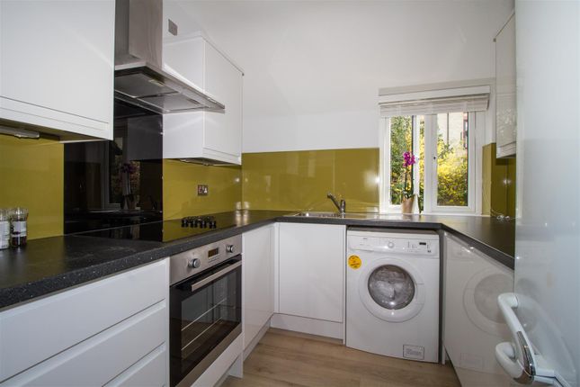 Flat 3, 29, William Bliss House, Chipping Norton photo 4