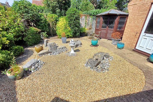 4, Doulton Gardens, Poole photo 3