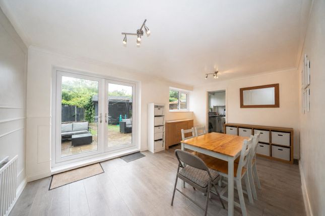 32, Glebe Cottages, Hatfield photo 4