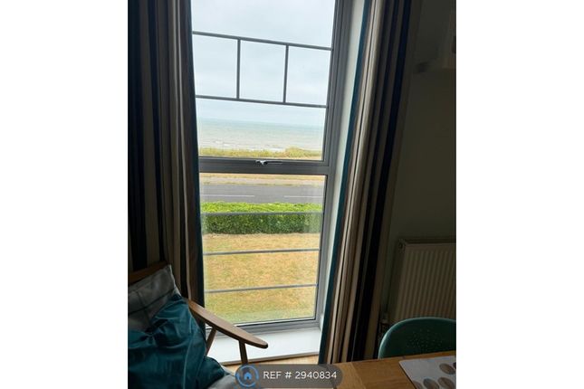 Flat, Seapoint The Parade, Birchington photo 4