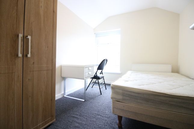 10, Thesiger Street, Cardiff photo 4