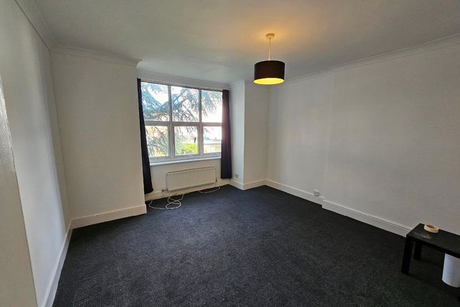 First Floor Flat, 32 Stanthorpe Road, London photo 2