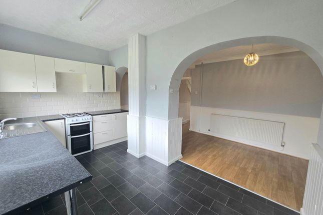 69 Jubilee Crescent, Bridgend photo 4