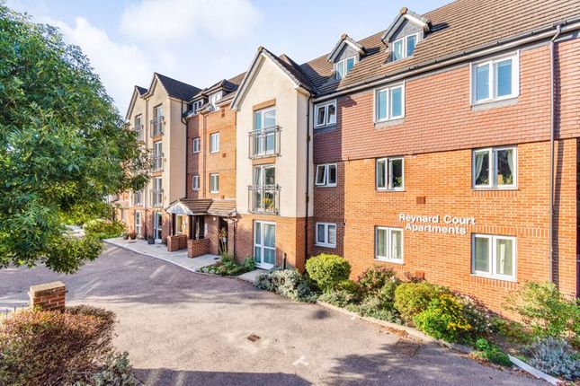 Flat for sale in Reynard Court, Purley