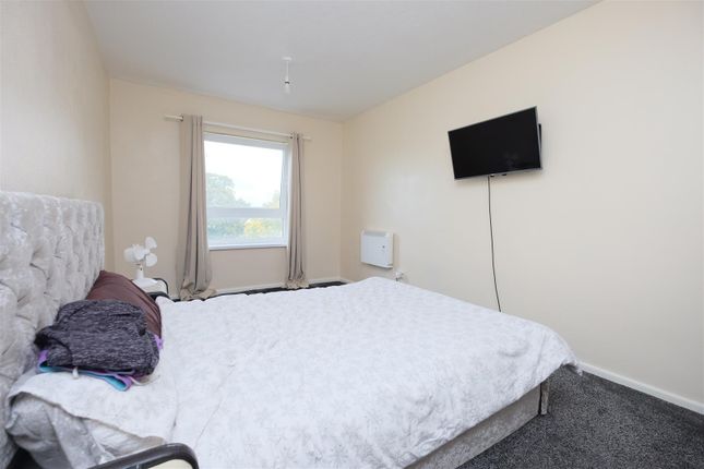 Flat for sale in Cleeve Lodge Close, Downend, Bristol