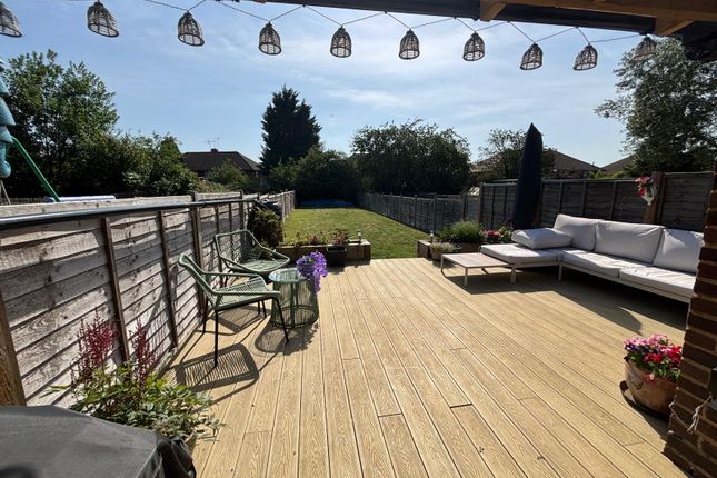 21, Meadow Close, St. Albans photo 4
